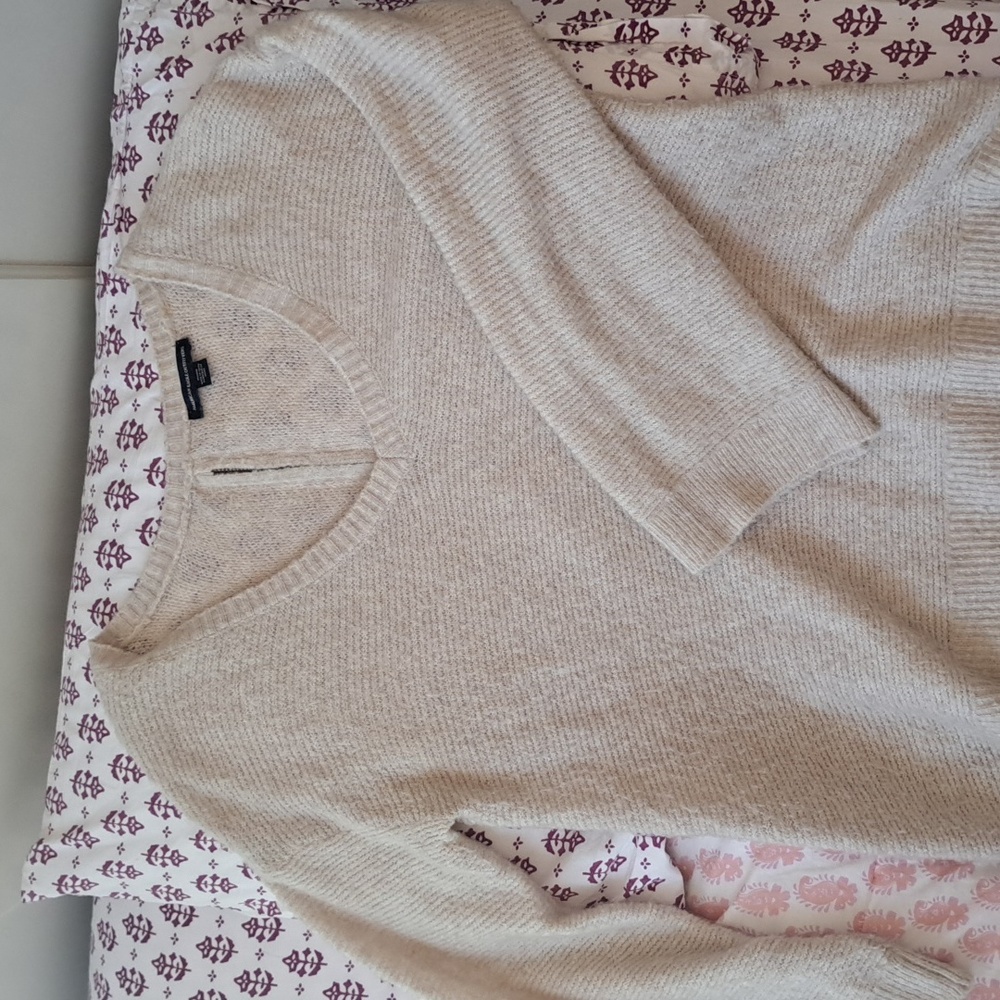 AE zippered back white sweater